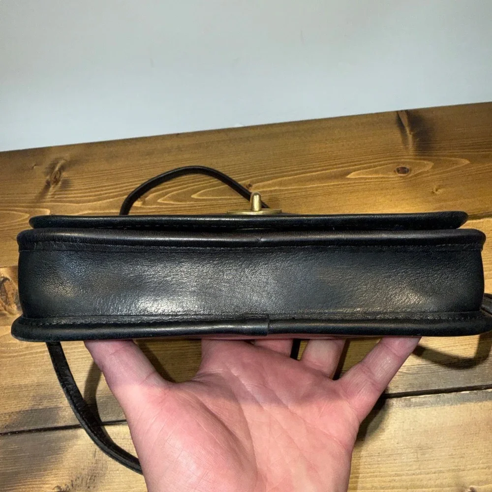 Vintage Coach Dinky NYC USA Black Leather Crossbody Bag + Original 1980s Inserts - Picture 4 of 13